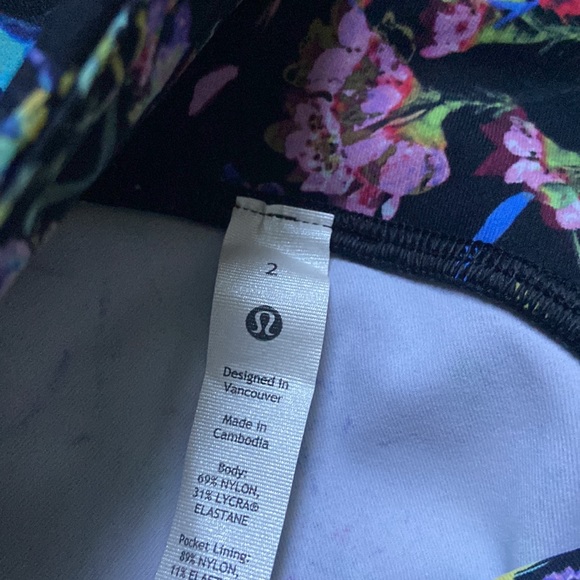 LULULEMON SWIFT SPEED HR LEGGINGS 28” in FLOWERSCOPE BLACK SZ 2 NWT - Picture 5 of 6